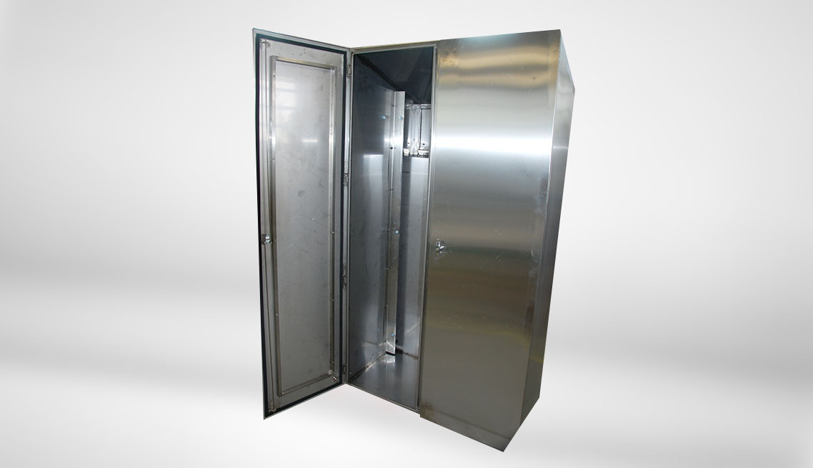Mounting plate equipped closet made from galvanized steel
